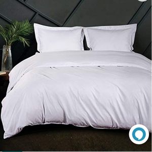 FLXXIE 2 Pieces Microfiber White King Duvet Cover with 2 pillow cases.